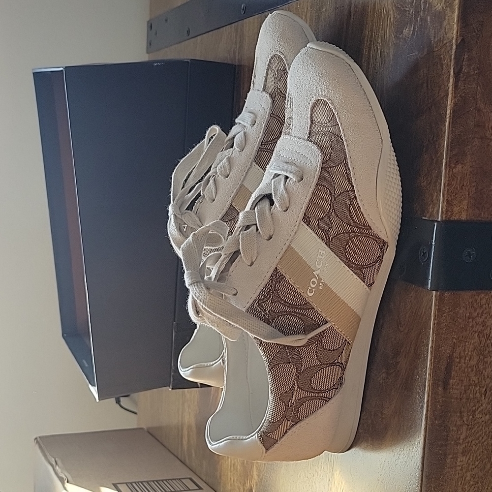 Coach Size 8 sneaker